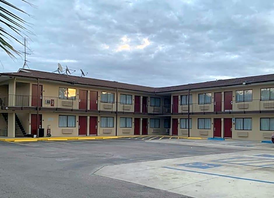 Red Roof Inn San Antonio E - Frost Bank Center Exterior photo