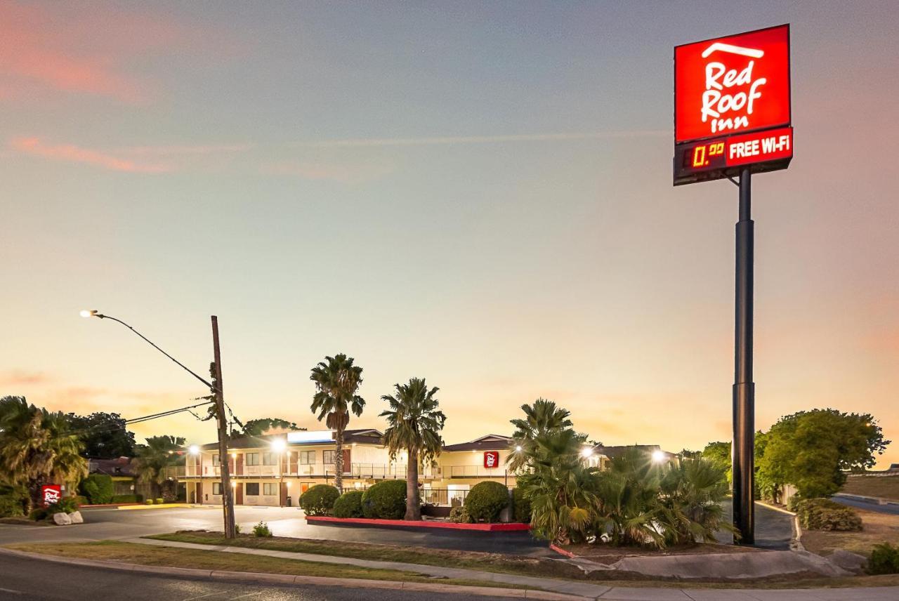 Red Roof Inn San Antonio E - Frost Bank Center Exterior photo